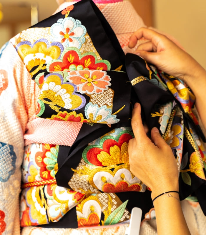 着付けをしている様子